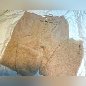 NWOT Derek Heart fuzzy joggers in cream size large